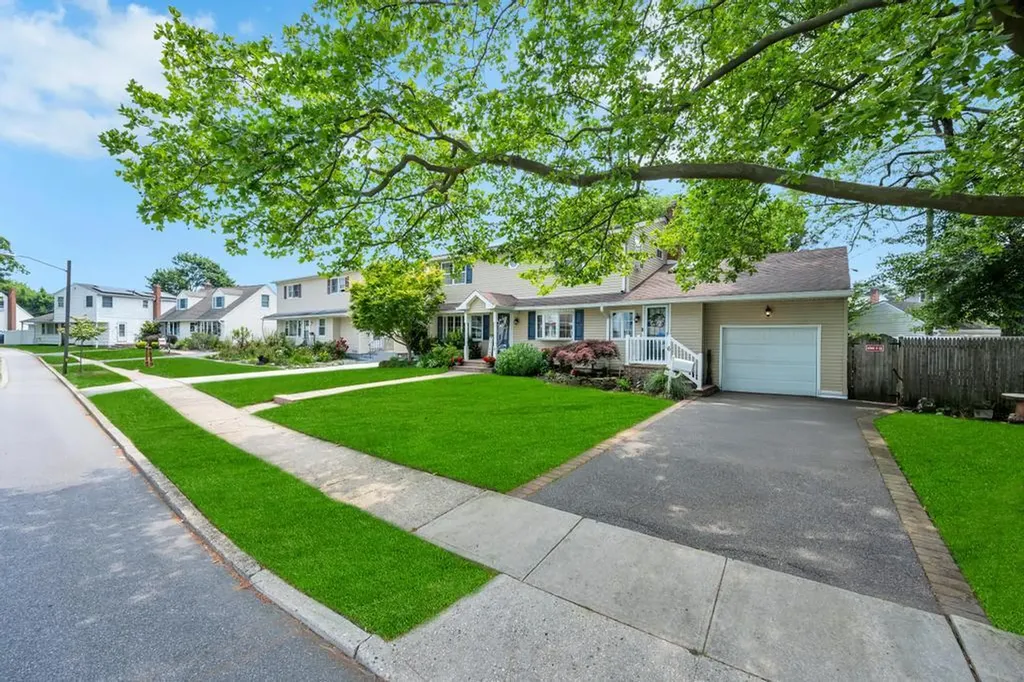 6 Terrell Lane Hicksville NY 11801
