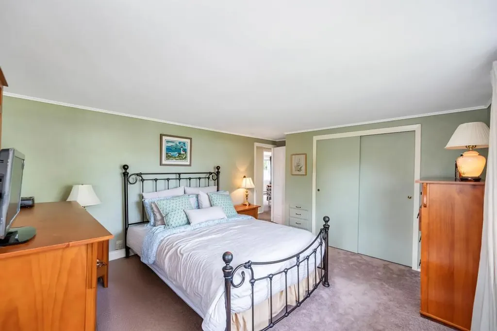 6 Terrell Lane Hicksville NY 11801