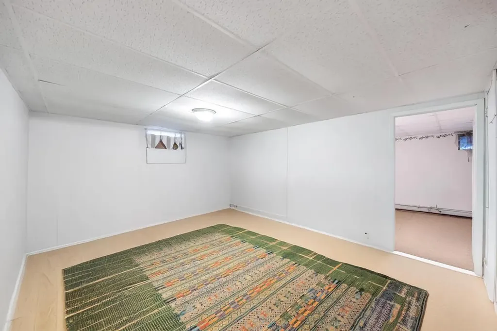 6 Terrell Lane Hicksville NY 11801