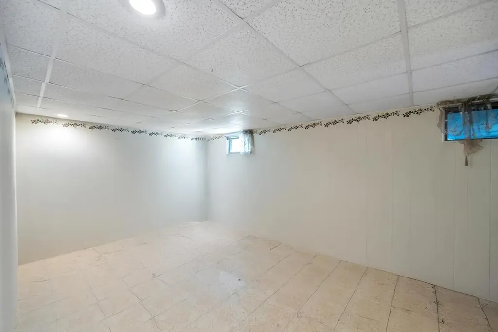 6 Terrell Lane Hicksville NY 11801
