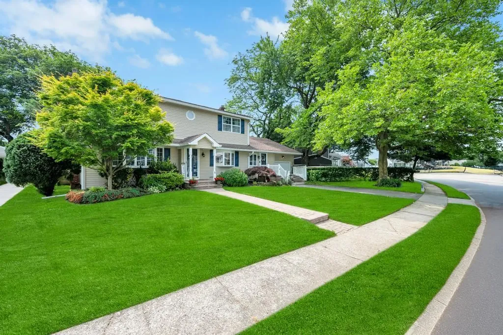 6 Terrell Lane Hicksville NY 11801