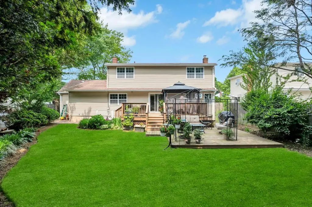 6 Terrell Lane Hicksville NY 11801