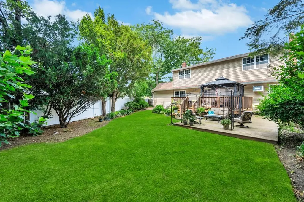 6 Terrell Lane Hicksville NY 11801