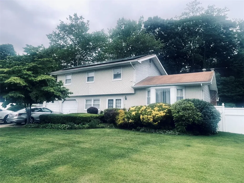 7 Heritage Lane Wheatley Heights NY 11798