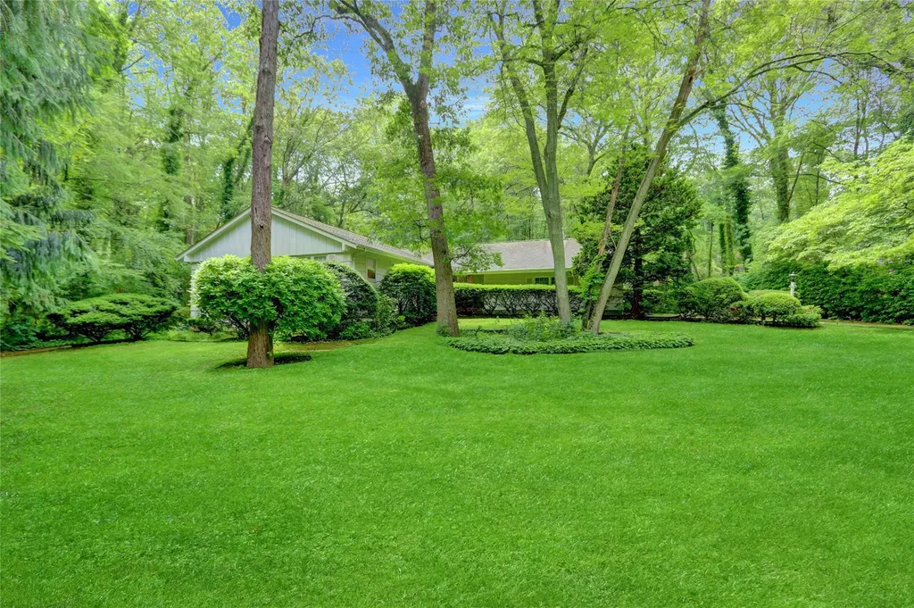 4 Gorham Lane Dix Hills NY 11746