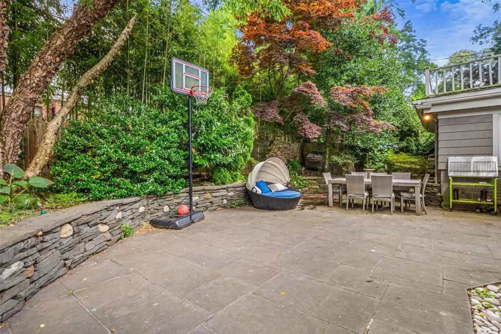 9 Wyngate Place Great Neck NY 11021