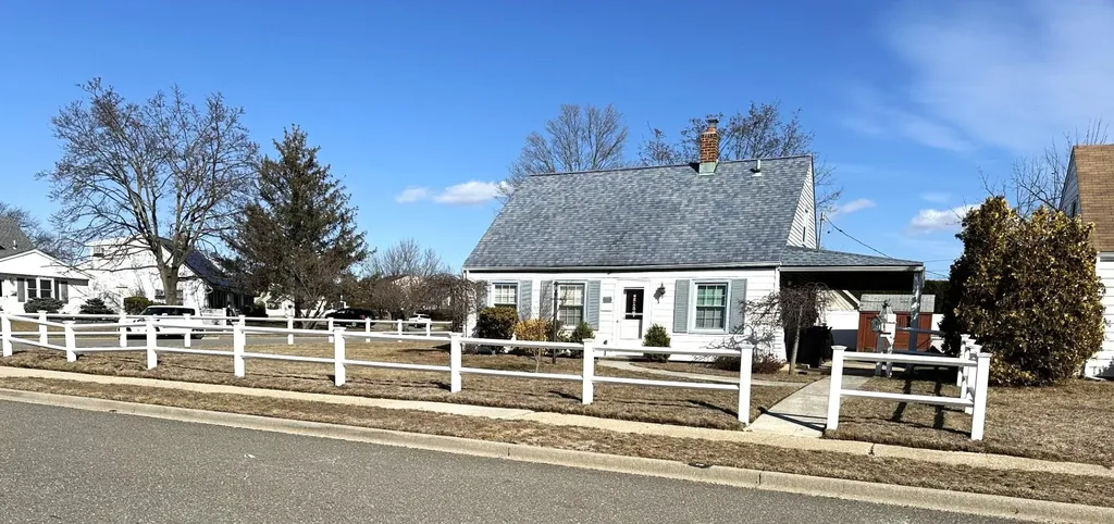 75 Gun Lane Levittown NY 11756