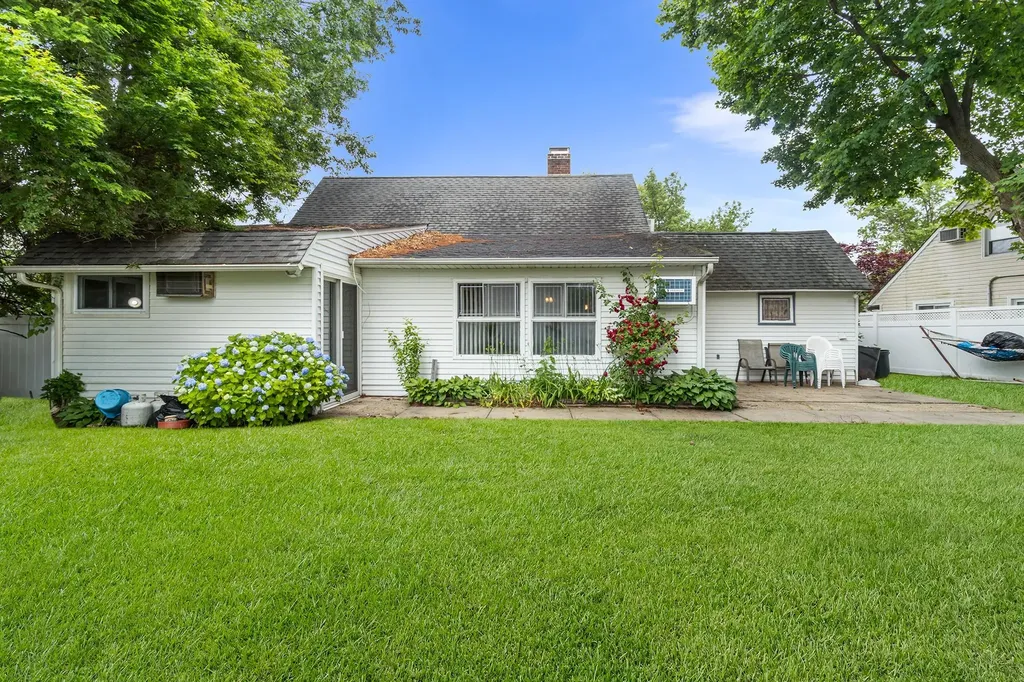 12 Melody Lane Westbury NY 11590