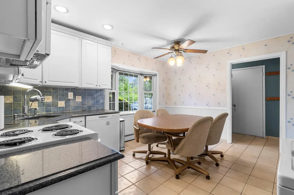 12 Melody Lane Westbury NY 11590