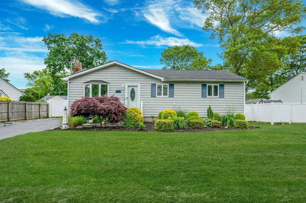 80 Breston Drive E Shirley NY 11967