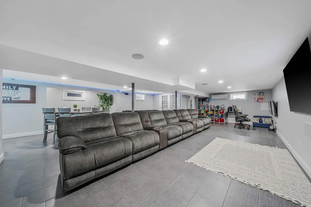 80 Breston Drive E Shirley NY 11967