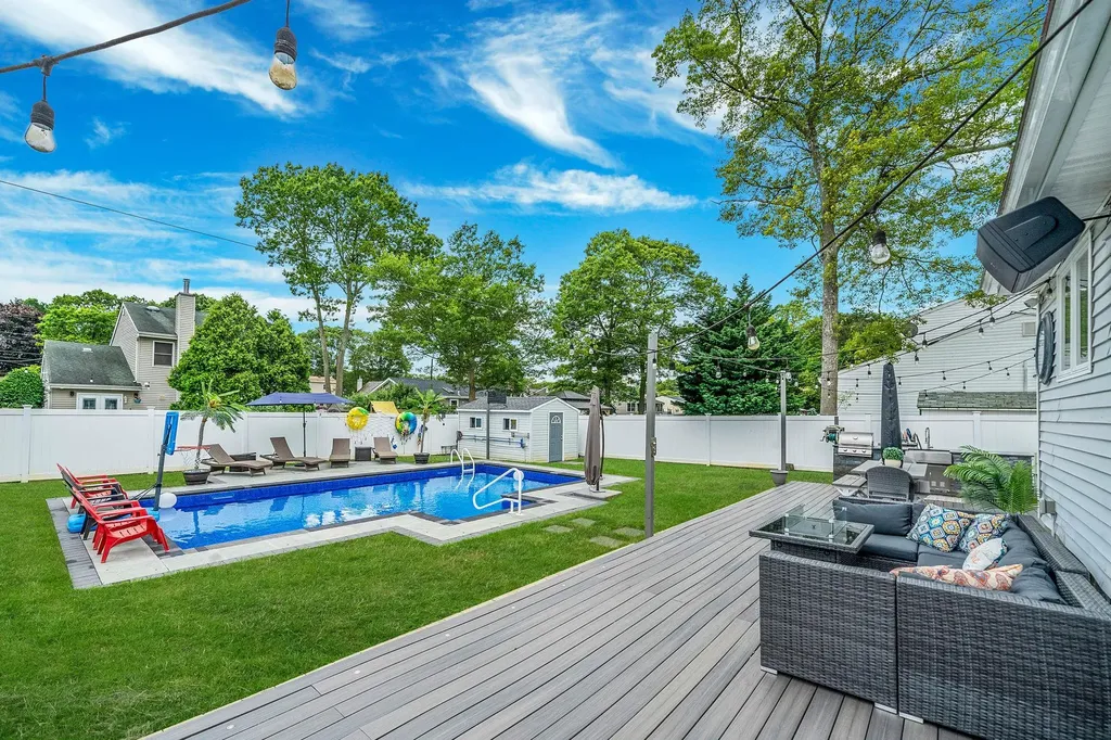80 Breston Drive E Shirley NY 11967
