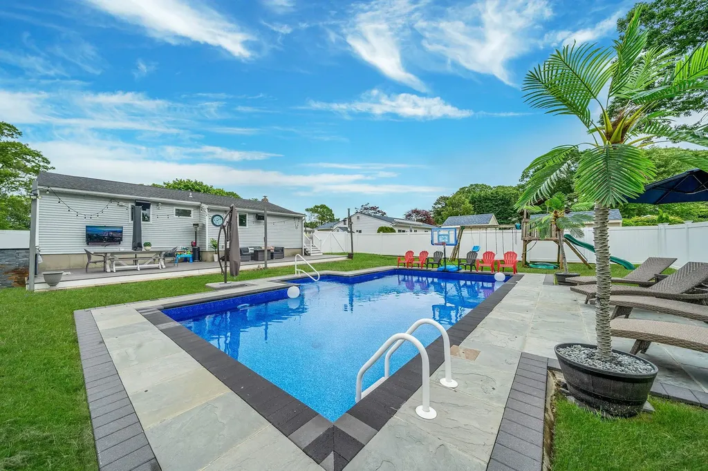 80 Breston Drive E Shirley NY 11967