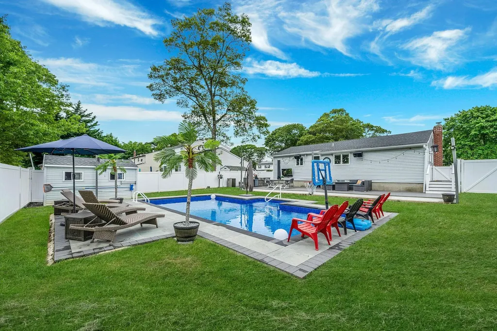 80 Breston Drive E Shirley NY 11967