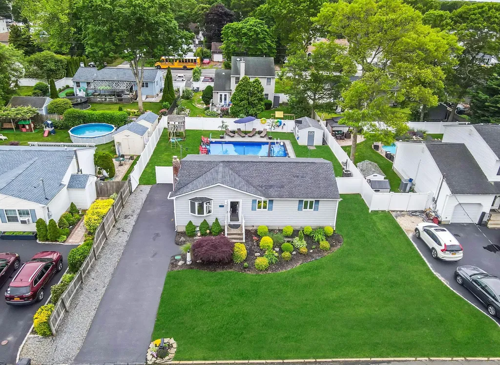 80 Breston Drive E Shirley NY 11967