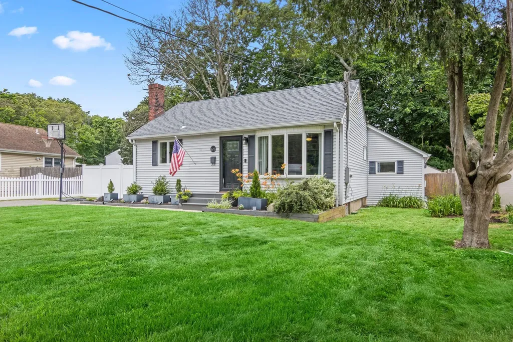10 Elm Avenue Smithtown NY 11787
