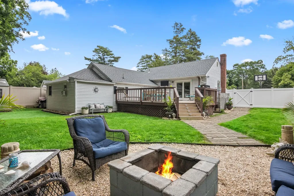 10 Elm Avenue Smithtown NY 11787