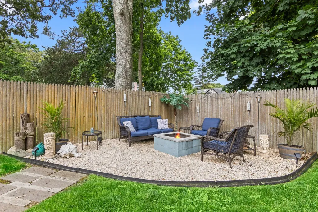 10 Elm Avenue Smithtown NY 11787