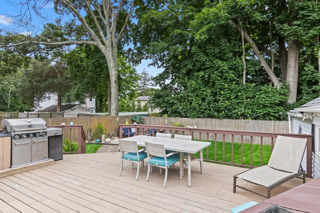 10 Elm Avenue Smithtown NY 11787