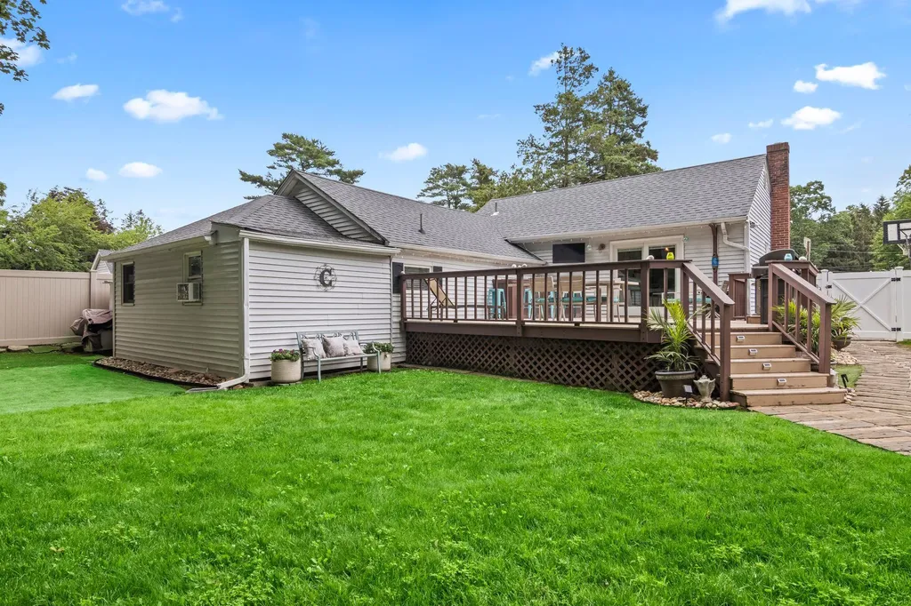 10 Elm Avenue Smithtown NY 11787