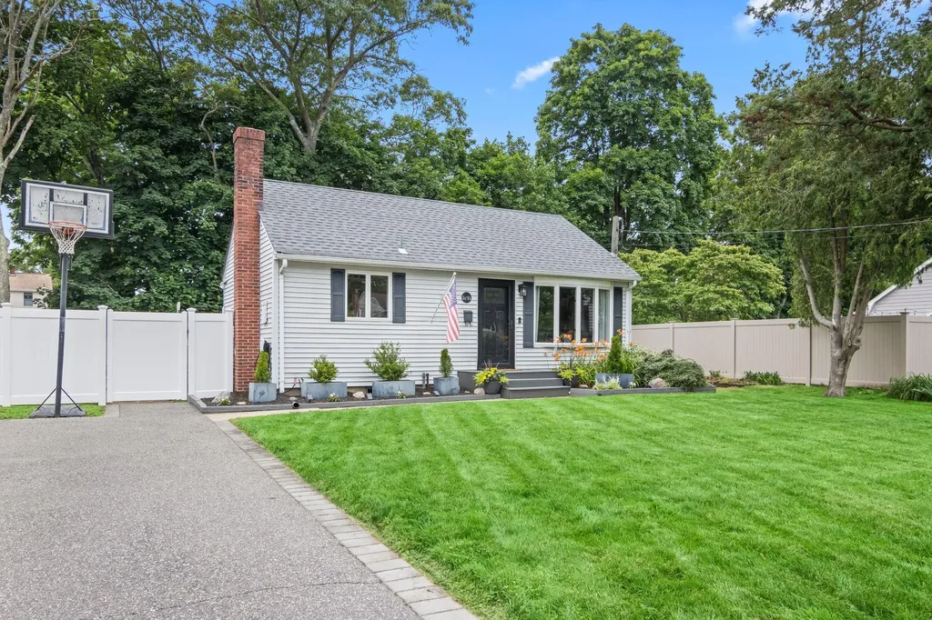 10 Elm Avenue Smithtown NY 11787