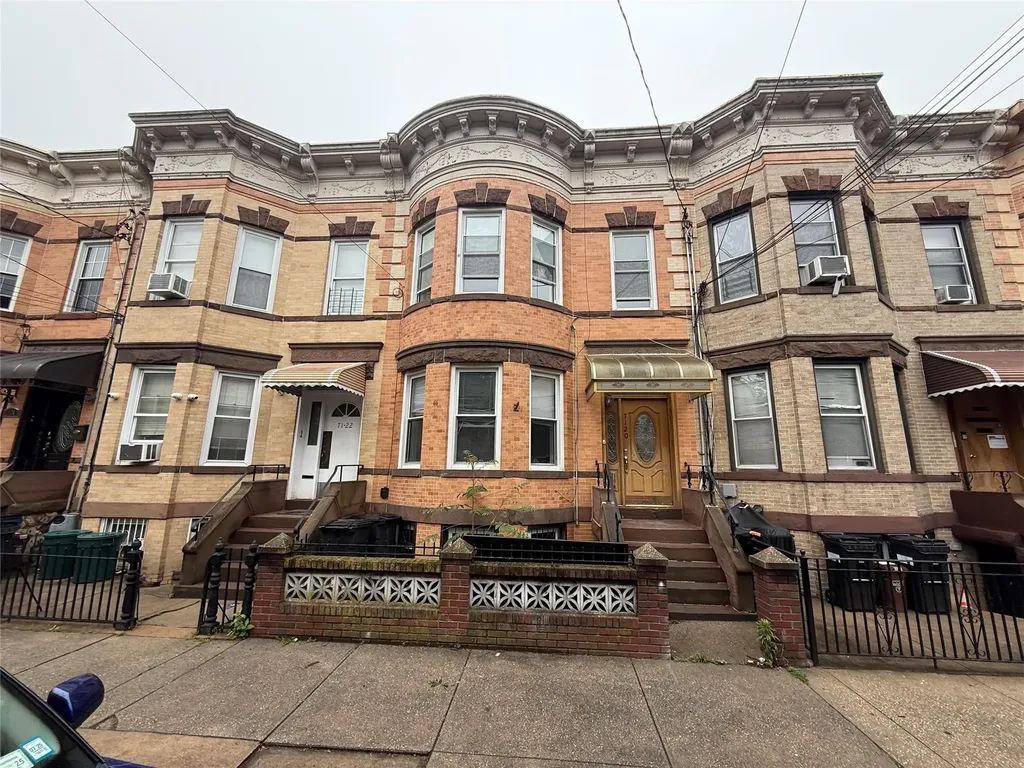 7120 66th Place Glendale NY 11385