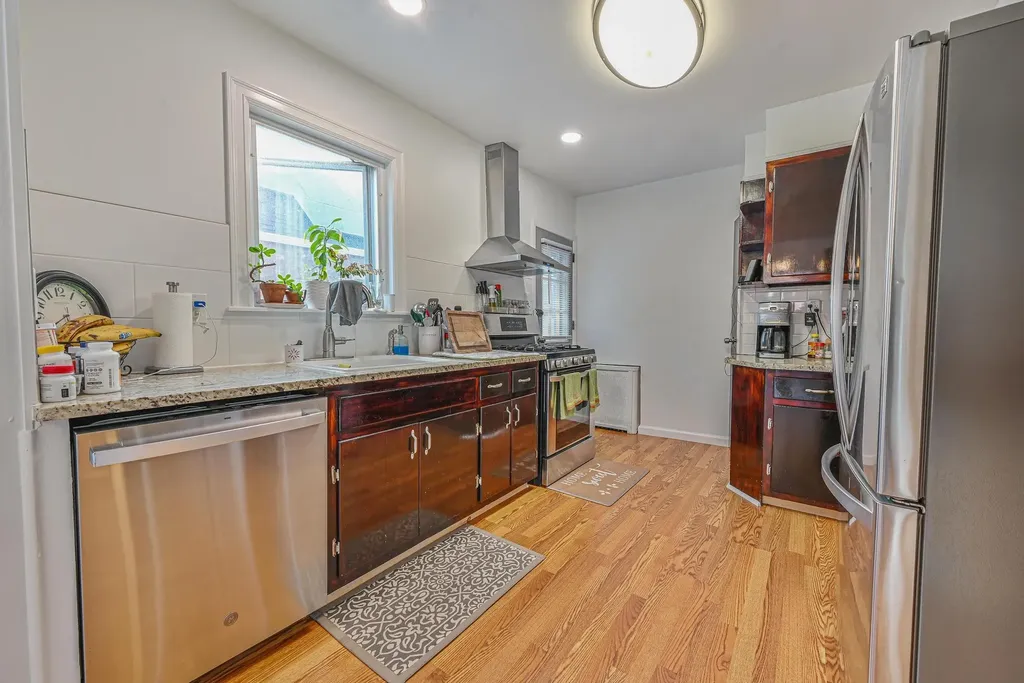 202 Roosevelt Avenue Valley Stream NY 11581