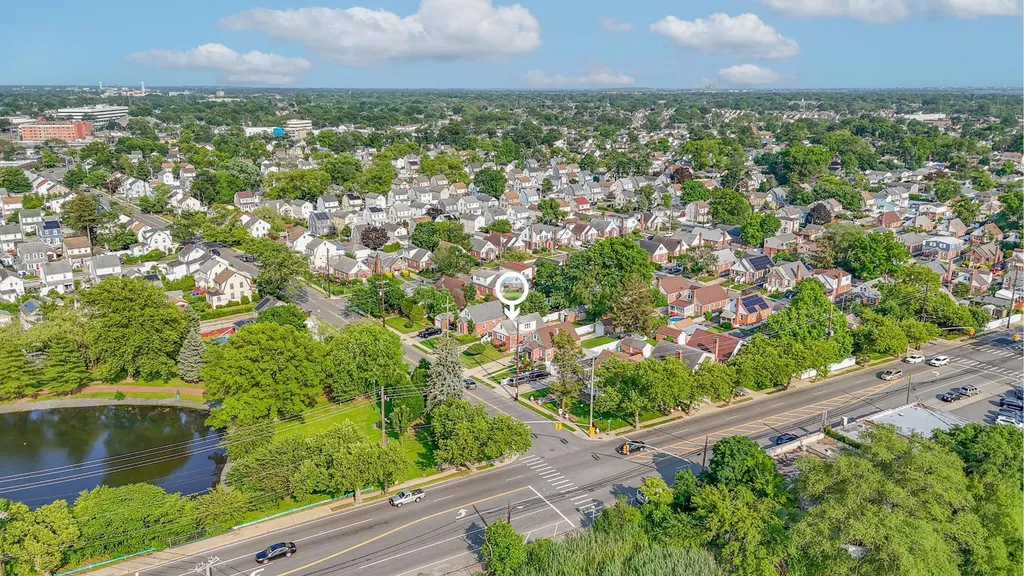 202 Roosevelt Avenue Valley Stream NY 11581