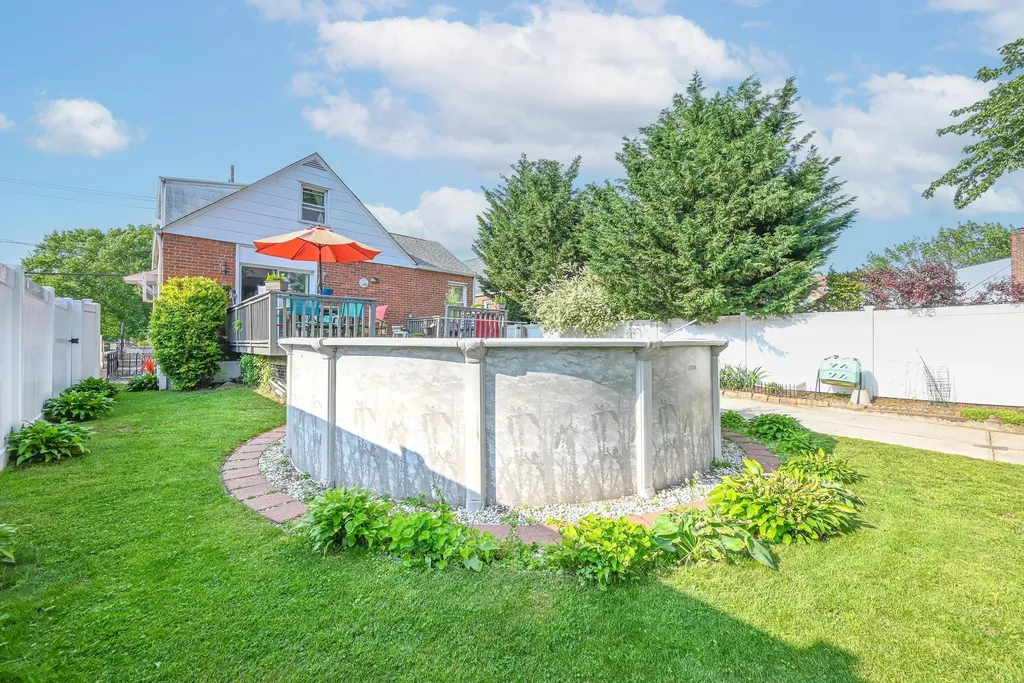 202 Roosevelt Avenue Valley Stream NY 11581