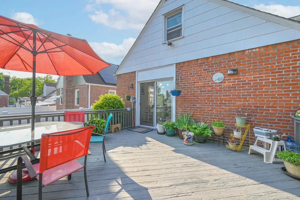 202 Roosevelt Avenue Valley Stream NY 11581