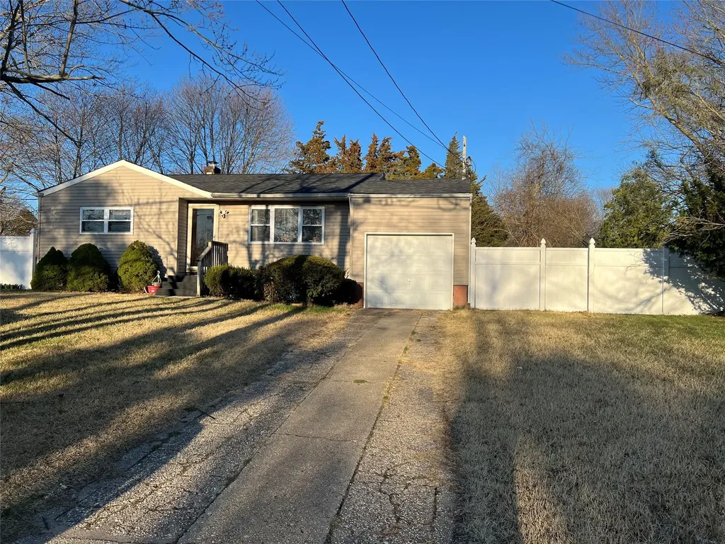 907 Americus Avenue East Patchogue NY 11772