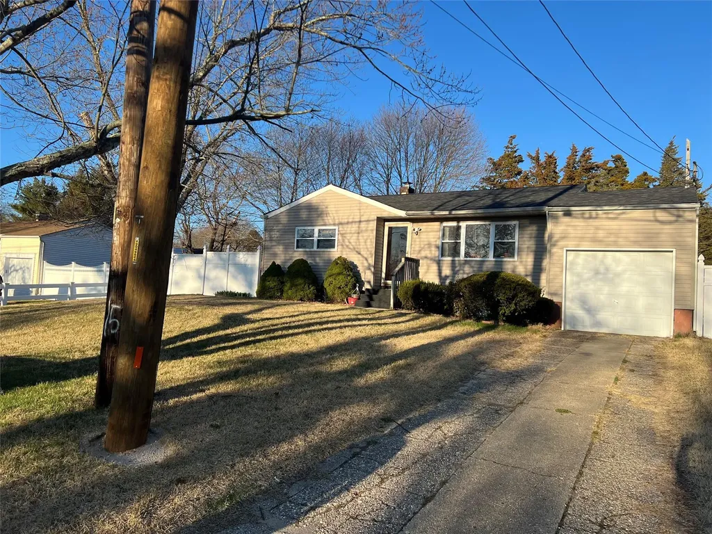 907 Americus Avenue East Patchogue NY 11772