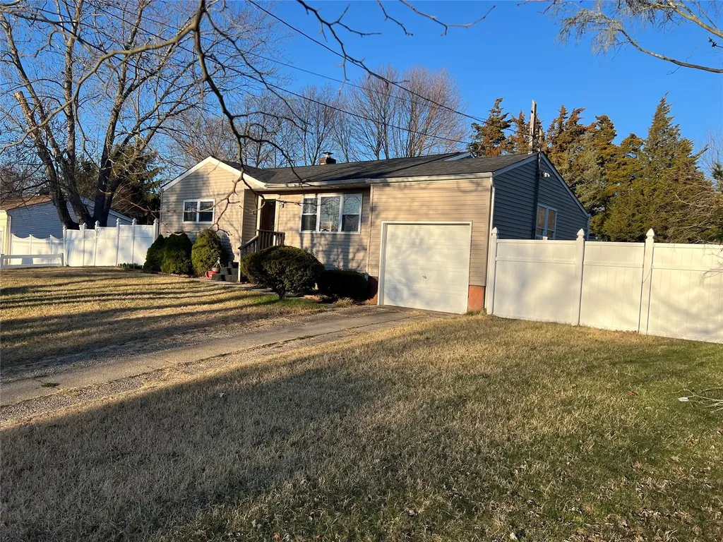 907 Americus Avenue East Patchogue NY 11772
