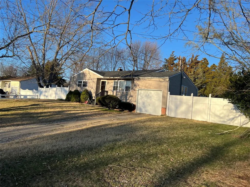 907 Americus Avenue East Patchogue NY 11772