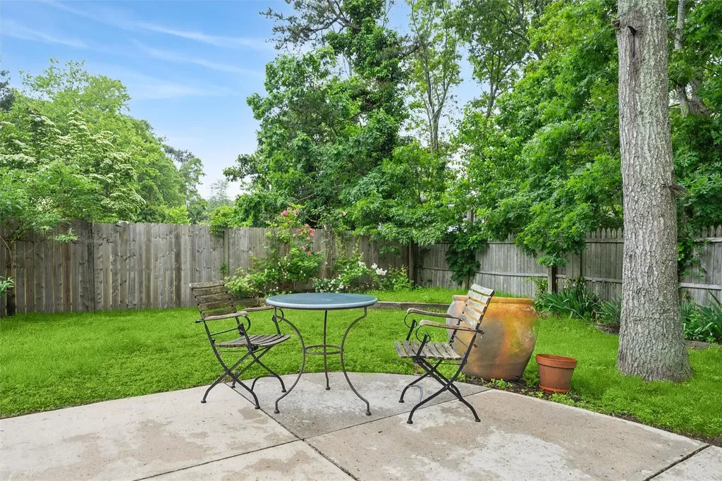 8 Park Lane Hampton Bays NY 11946
