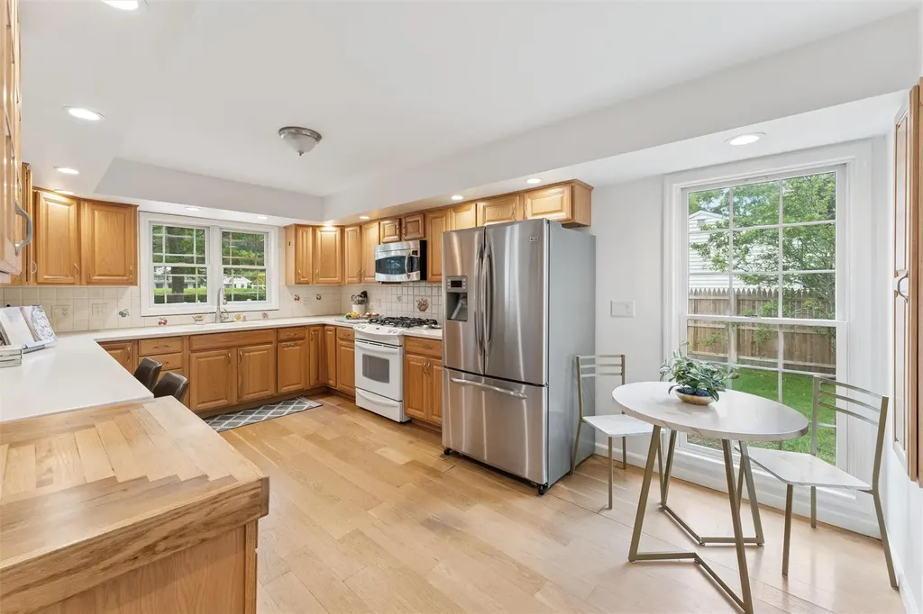 8 Park Lane Hampton Bays NY 11946