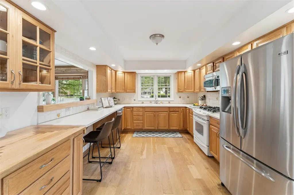 8 Park Lane Hampton Bays NY 11946