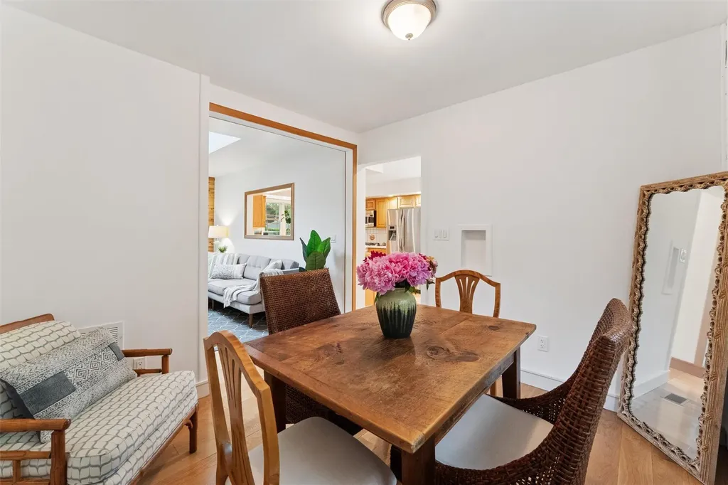 8 Park Lane Hampton Bays NY 11946