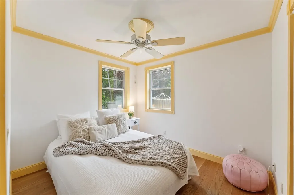 8 Park Lane Hampton Bays NY 11946
