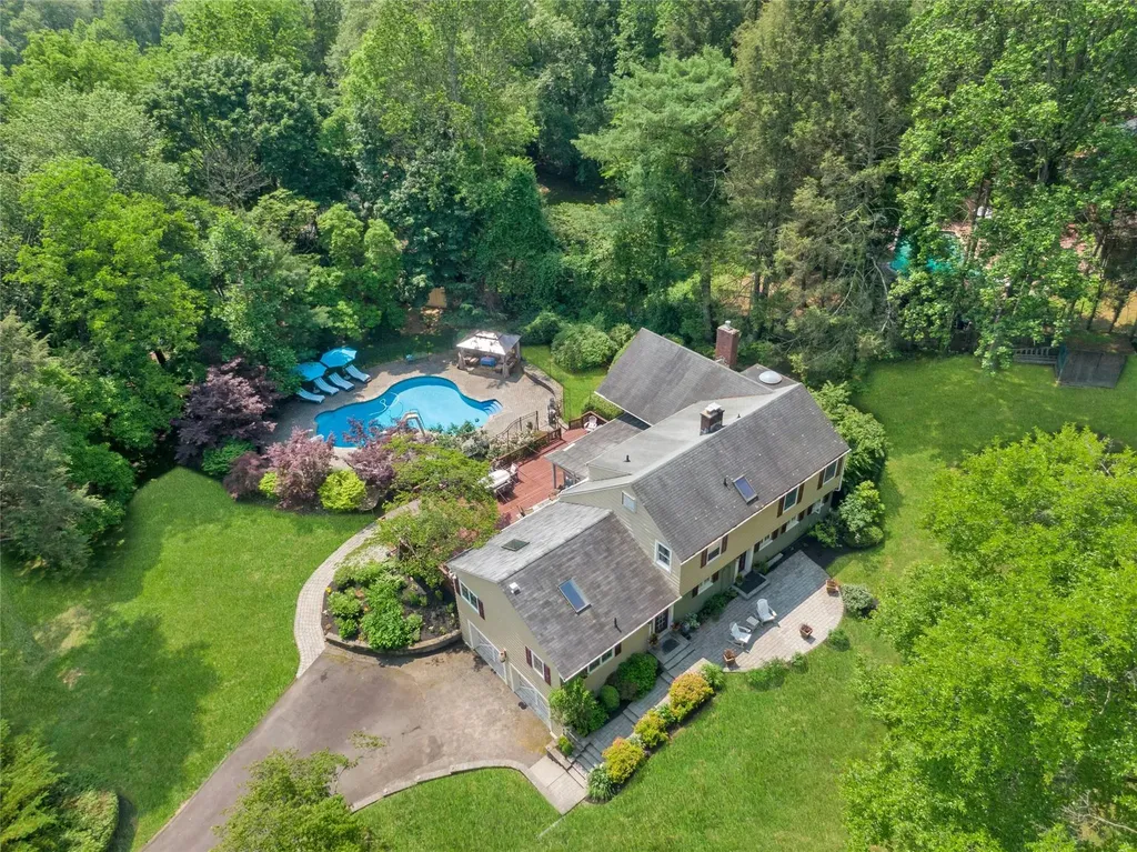 9 Van Houten Fields West Nyack NY 10994