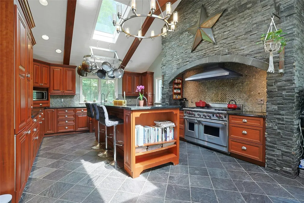 9 Van Houten Fields West Nyack NY 10994