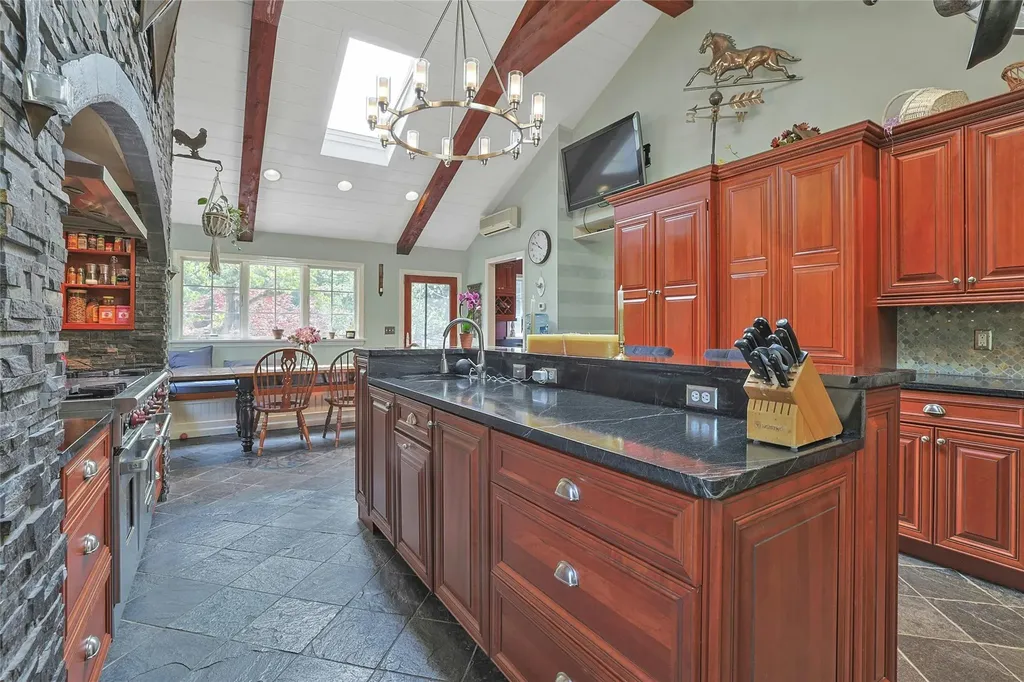 9 Van Houten Fields West Nyack NY 10994