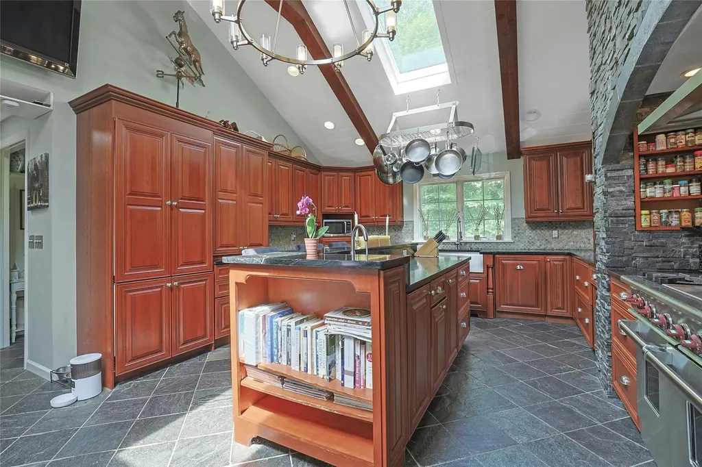 9 Van Houten Fields West Nyack NY 10994