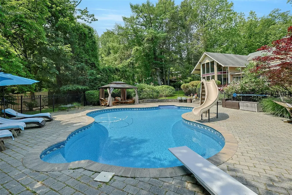 9 Van Houten Fields West Nyack NY 10994