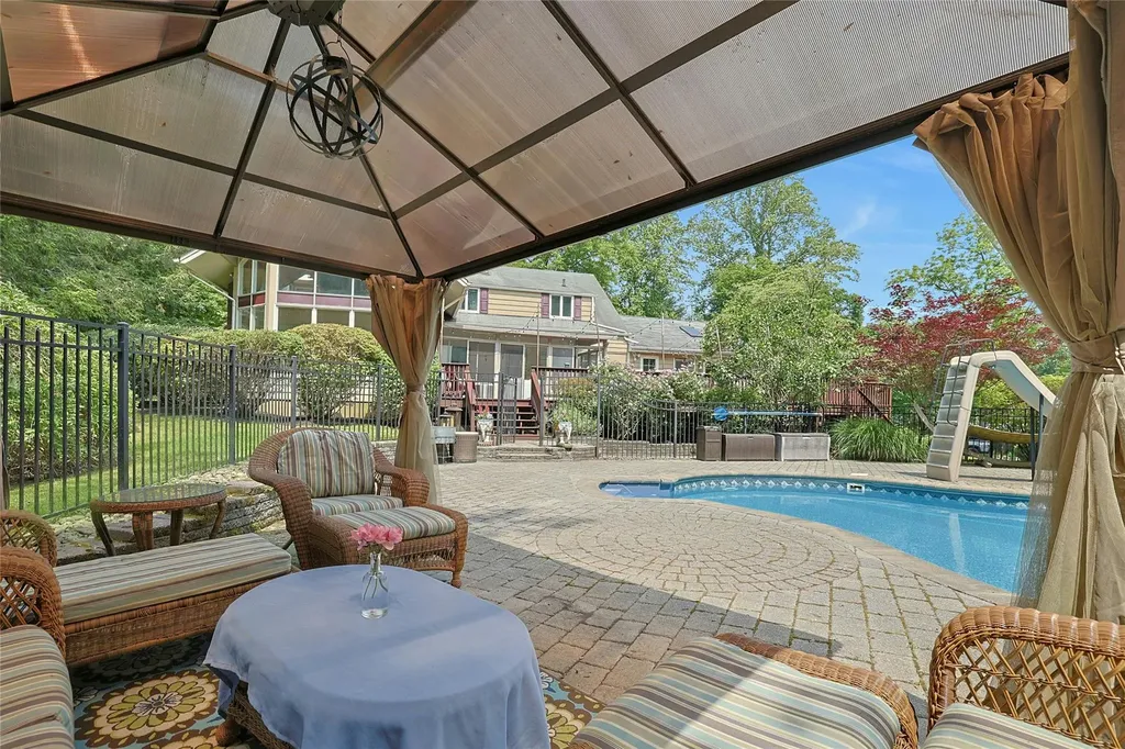 9 Van Houten Fields West Nyack NY 10994