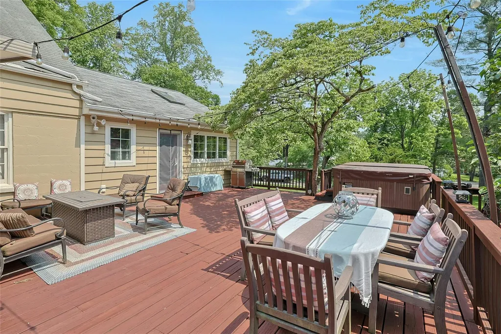 9 Van Houten Fields West Nyack NY 10994