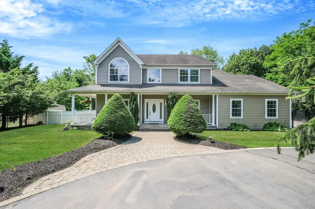 6 Muellers Lane Yaphank NY 11980