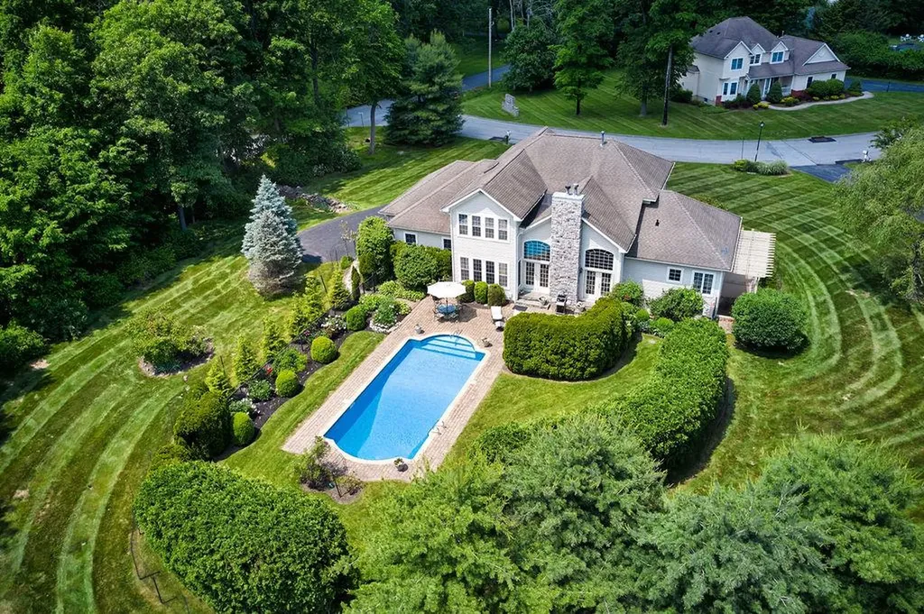57 Coachlight Drive Poughkeepsie NY 12603