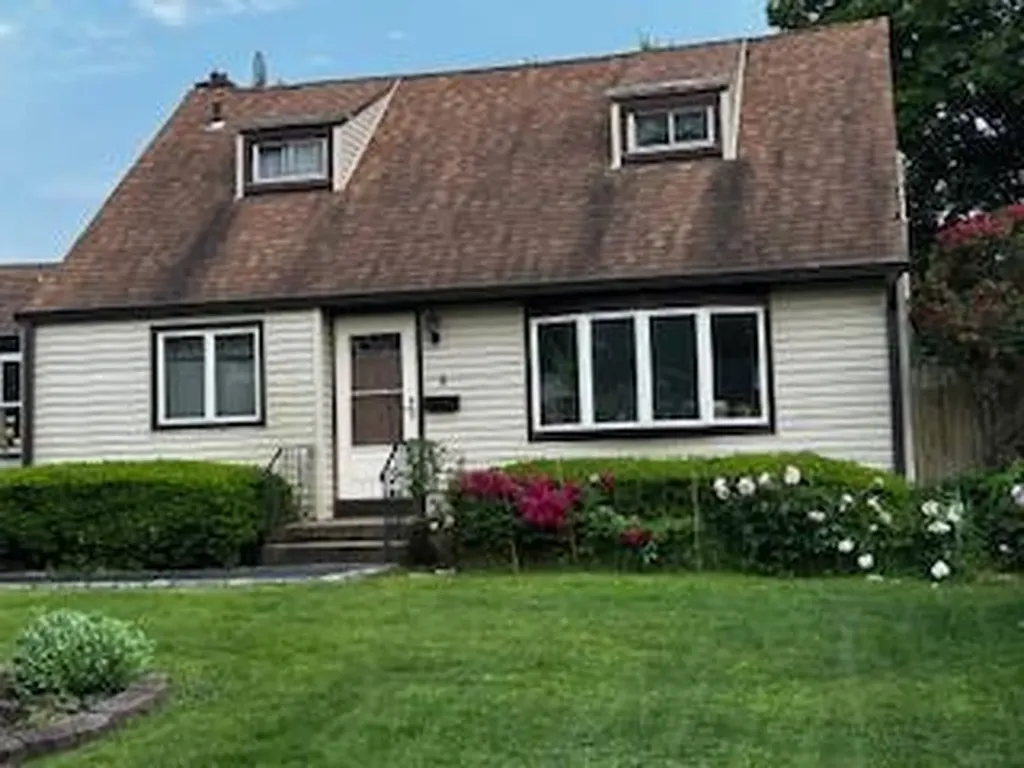 8 Hickory Street Central Islip NY 11722