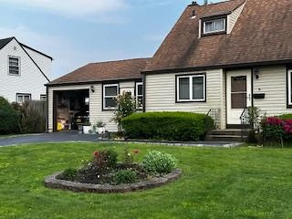 8 Hickory Street Central Islip NY 11722